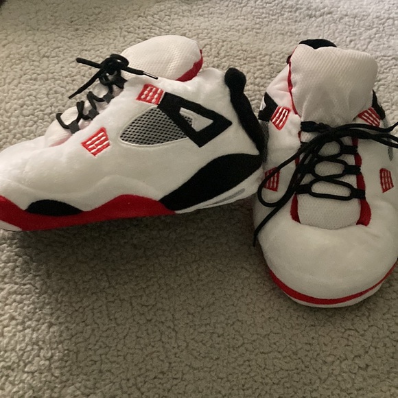 Jordan 4 Retro Plushie shoes - Picture 2 of 3